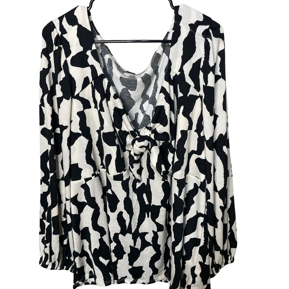 Ava & Viv Top Womens 4x Sweetheart Neck Tie-Front Black Cream Academic